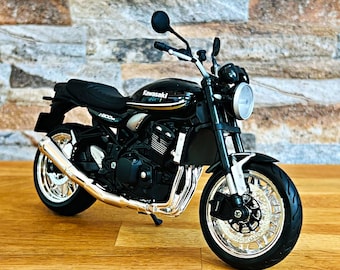 Aoshima Kawasaki 900 Super 4 Z1 1973 1/12 Scale Motorcycle Model