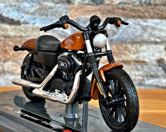Harley Davidson 2014 Sportster Iron 883 | Scale 1/18 Model