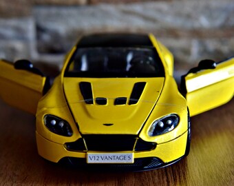 1:36 Aston Martin Vantage V8 Model Car Diecast Gift Toy Vehicle Kids Matte Black 