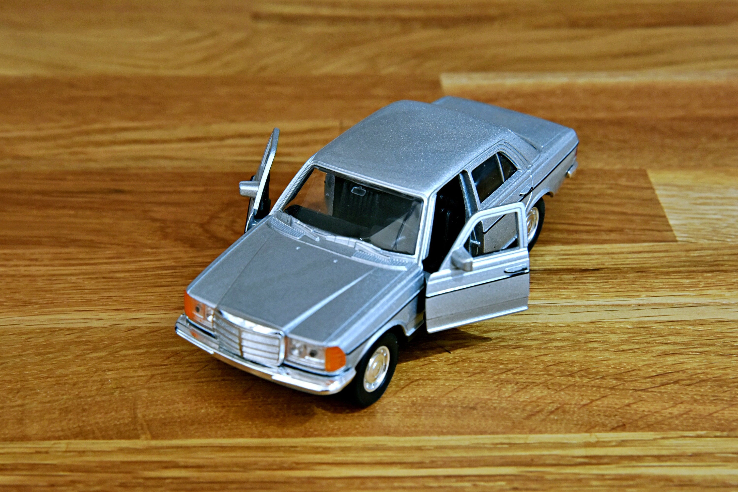 Mercedes Benz 230E | 1/38 Scale Model Car | Diecast Car Model