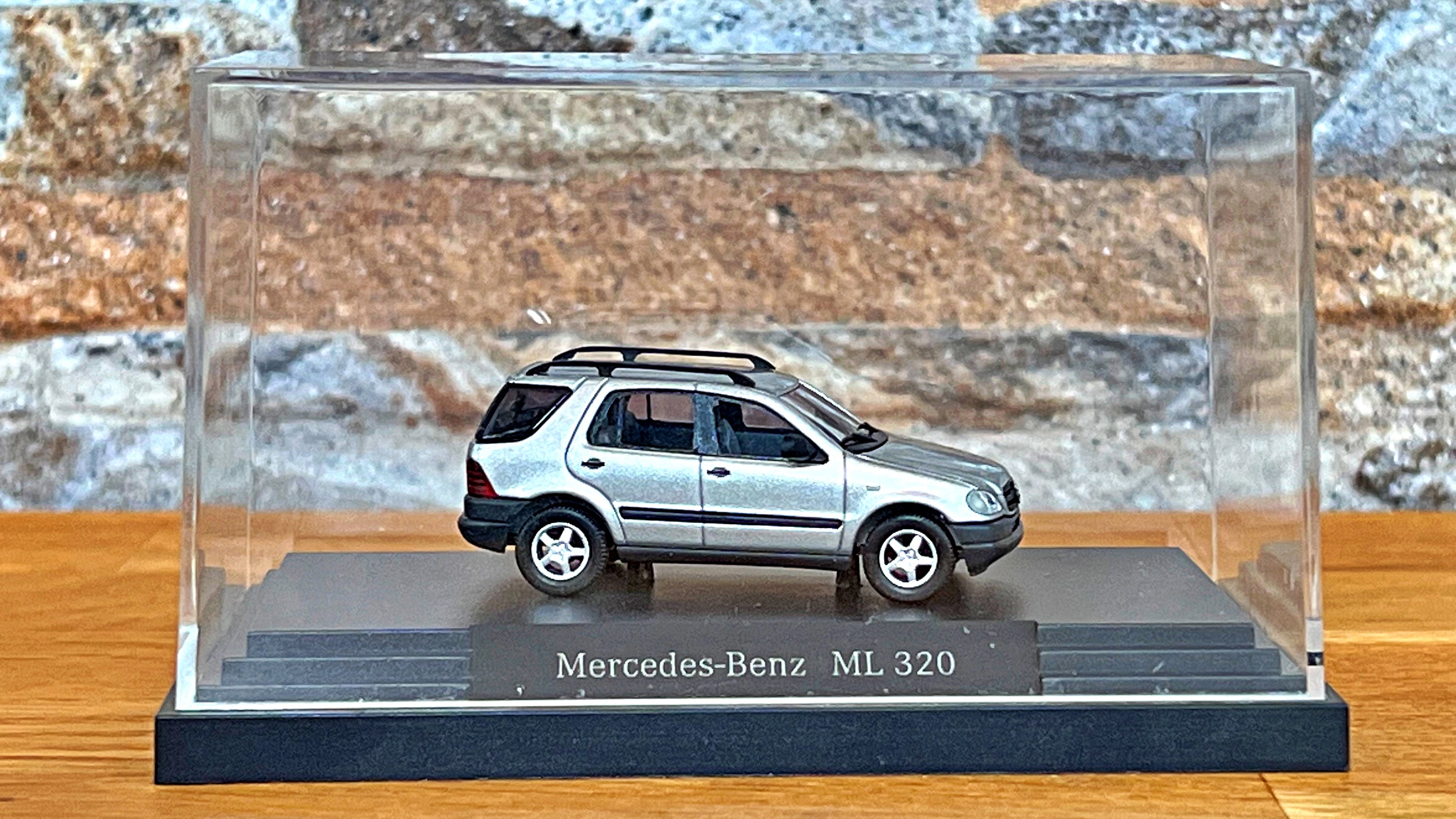 Lot De 2 Voitures Miniatures Altaya Au 1/43 : Mercedes ML 320 Police & Mercedes 230 SL Roadster - Occasion