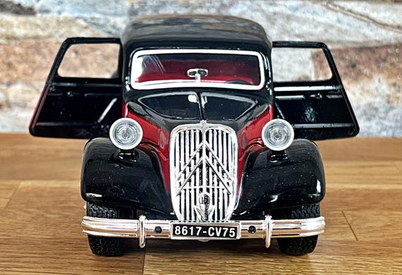 Citroen 15 CV TA 1938 | Vintage Model Car | Scale 1/24