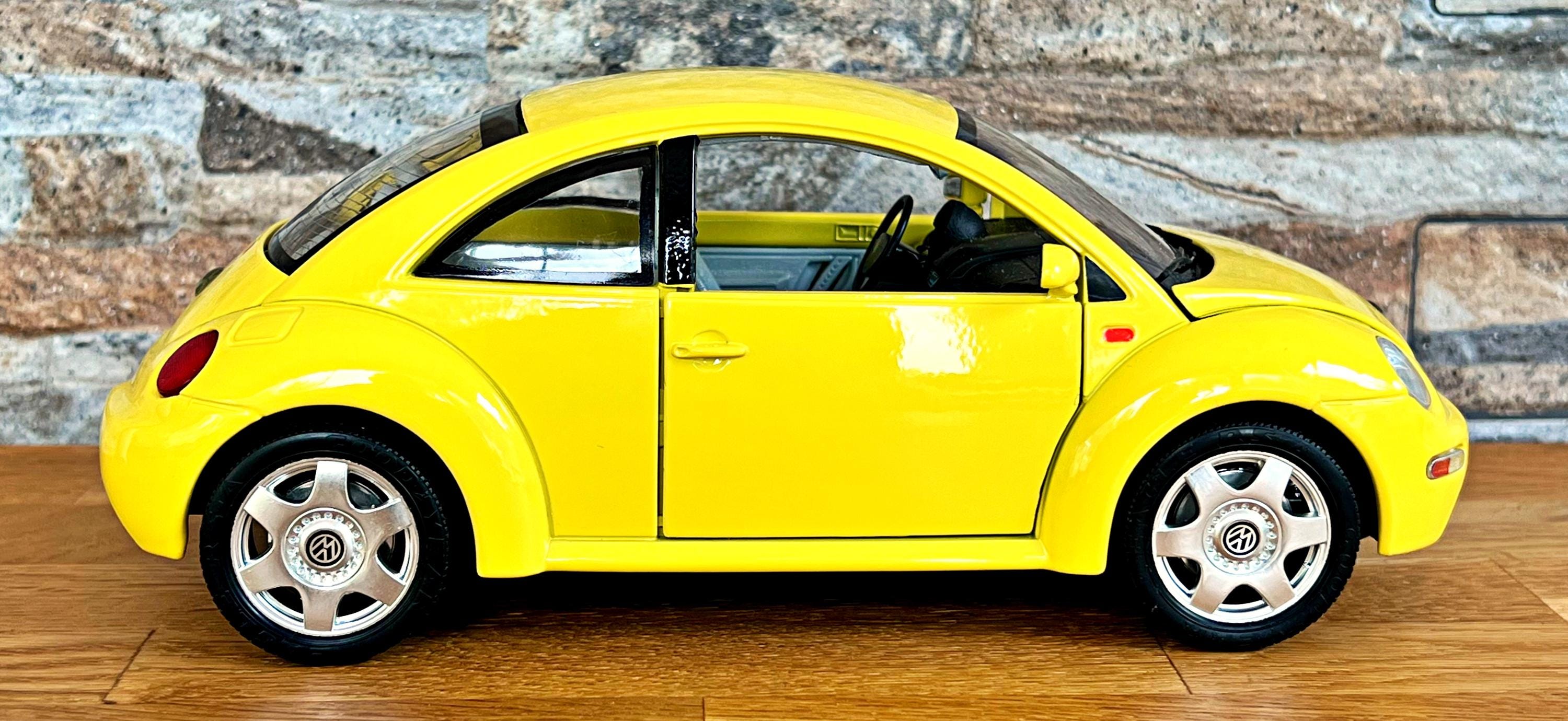 Volkswagen New Beetle 1998 | Vintage Model Car | 1/18 Scale Model