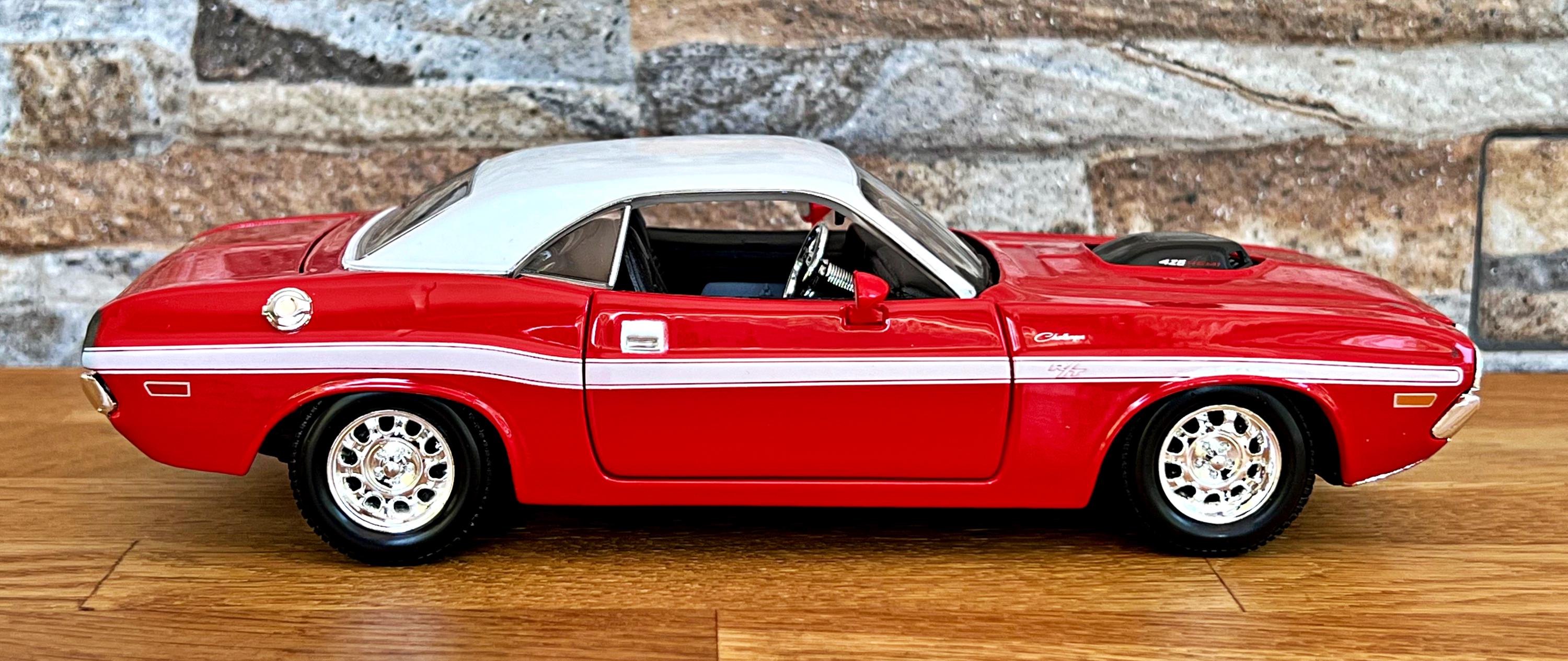 Dodge Challenger RT Coupe 1970 | 1:24 Diecast Car | 1/24