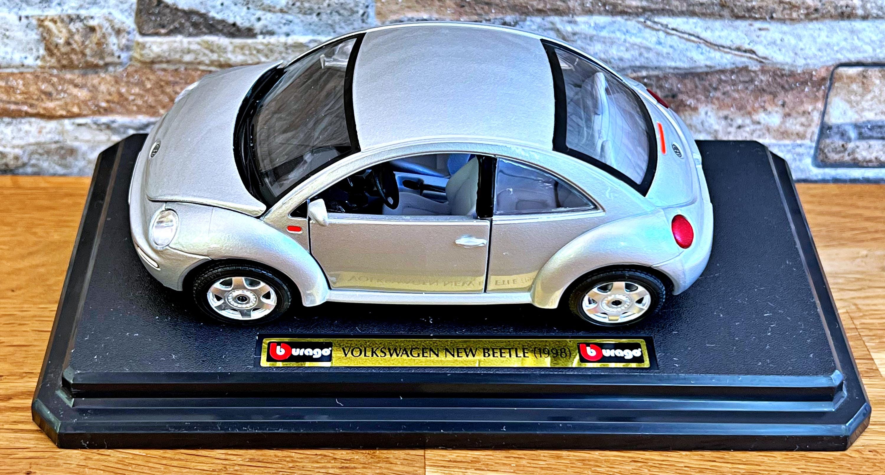 Volkswagen New Beetle 1998 | Vintage Model Car | Scale 1/24