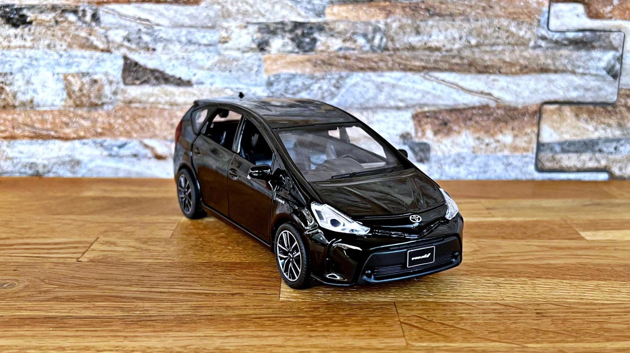 Toyota Prius V | Model Car | Diecast Car | 1/27 Scale Model Car