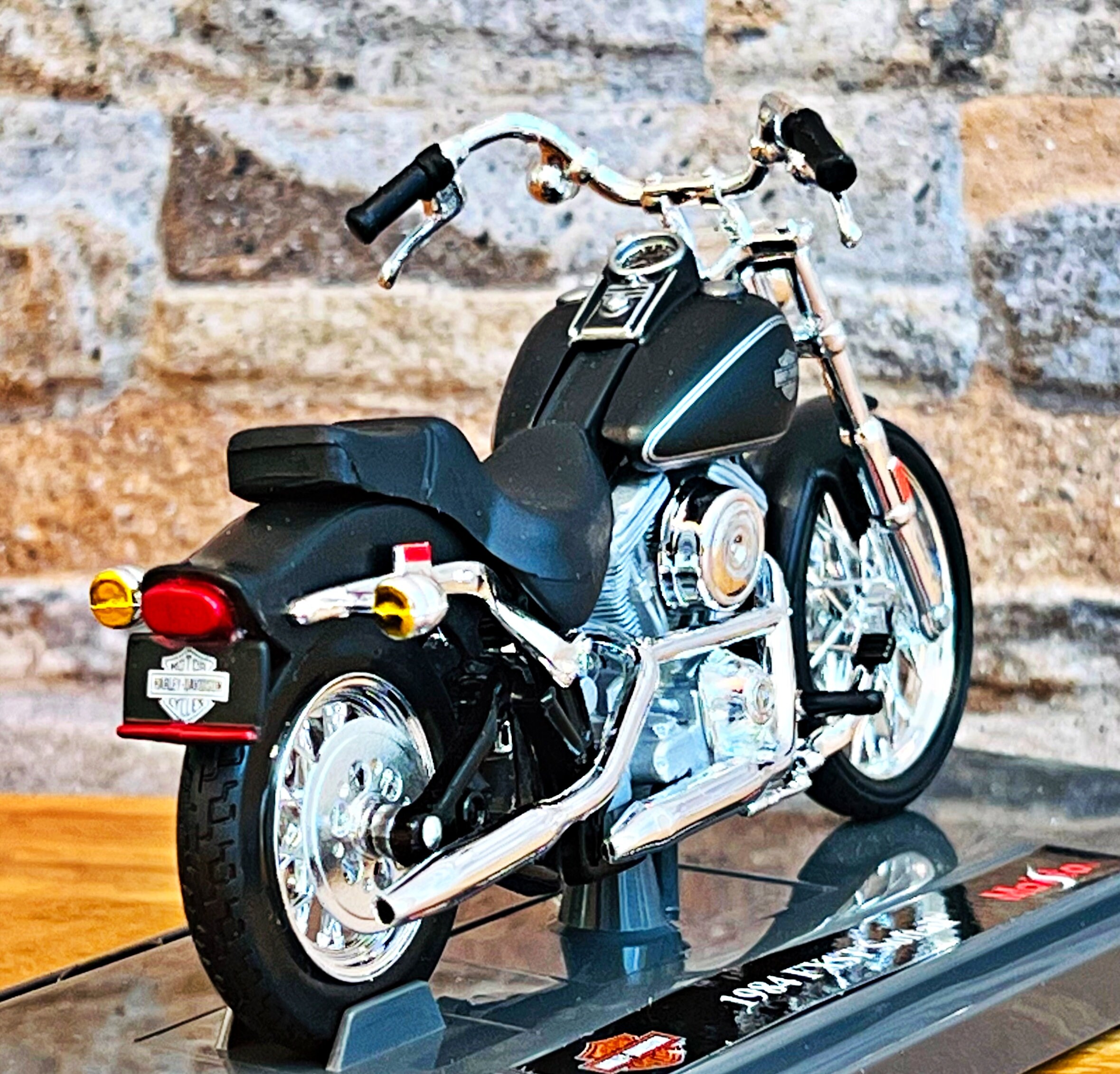 ハーレーダビッドソン 1984 FXST ソフテイル、スケール 1/18 モデル