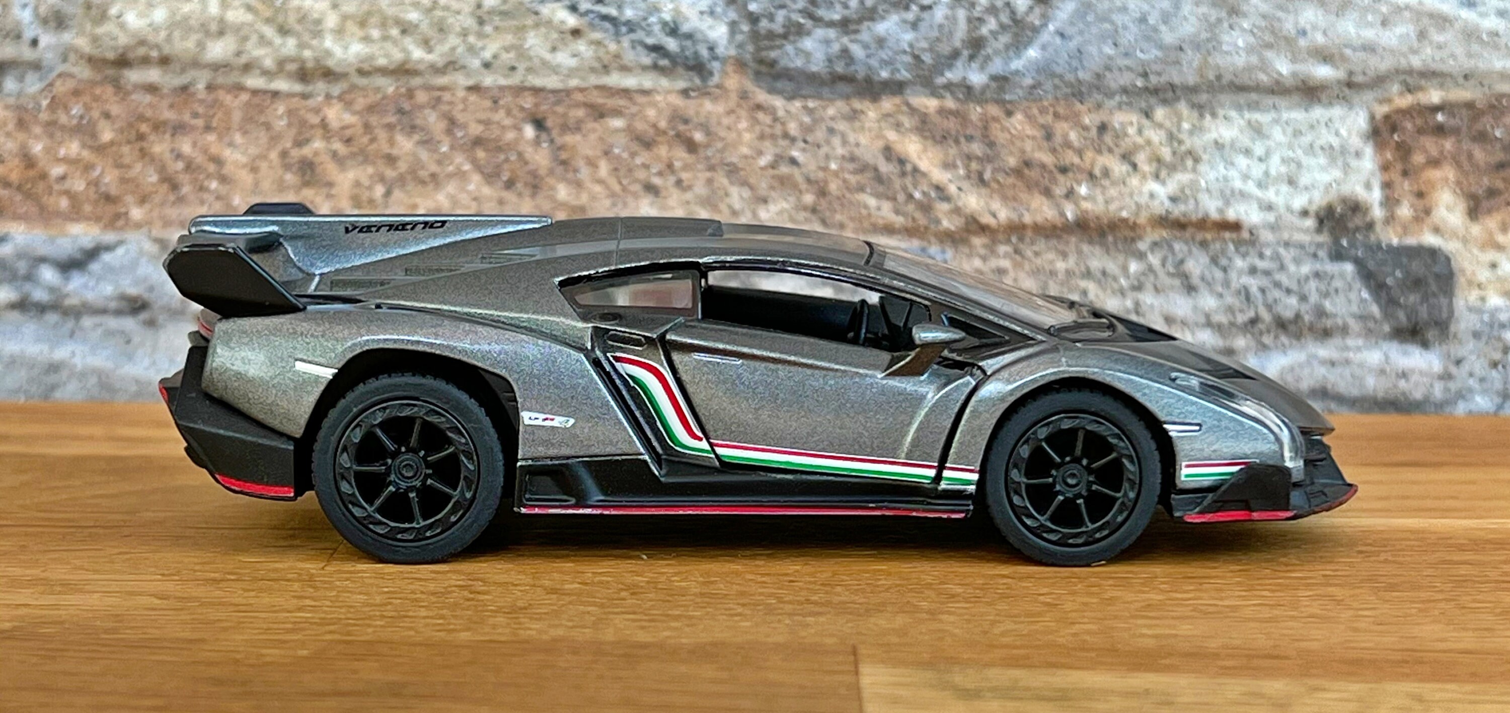美品　ランボルギーニ　ヴェネーノ　模型　1/10 ミニカー　ダイキャストカー ランボルギーニ ヴェネーノ、モデルカー、1/36 ダイキャストカー、1/36