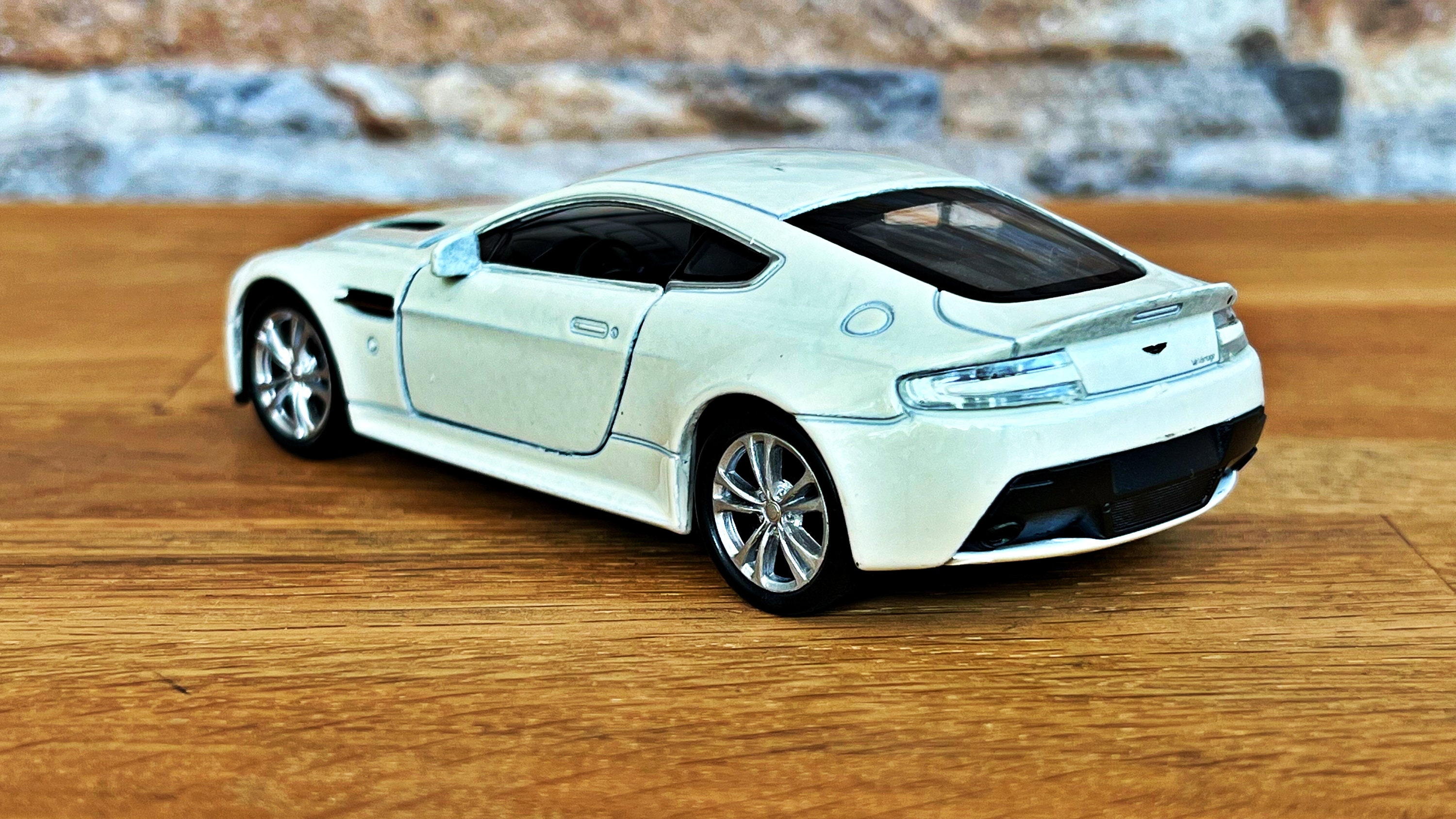 Aston Martin V12 Vantage Coupe | Diecast Model Car | Diecast Car