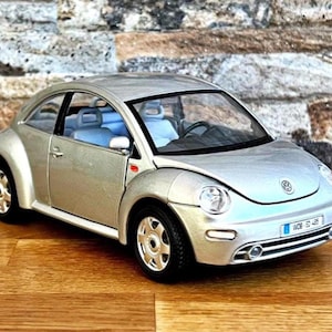 Volkswagen New Beetle 1998 | Vintage model car | scale 1/24 diecast car | 1/24 scale model car | Diecast collection item | VW New Beetle