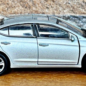 Hyundai Elantra , modèle de voiture, échelle 1/36 modèle de voiture, 1/36 voiture moulée sous pression, objet de collection, Hyundai Diecast, Modèle de voiture image 9