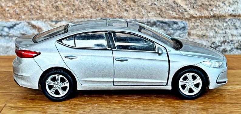 Hyundai Elantra , modèle de voiture, échelle 1/36 modèle de voiture, 1/36 voiture moulée sous pression, objet de collection, Hyundai Diecast, Modèle de voiture image 9