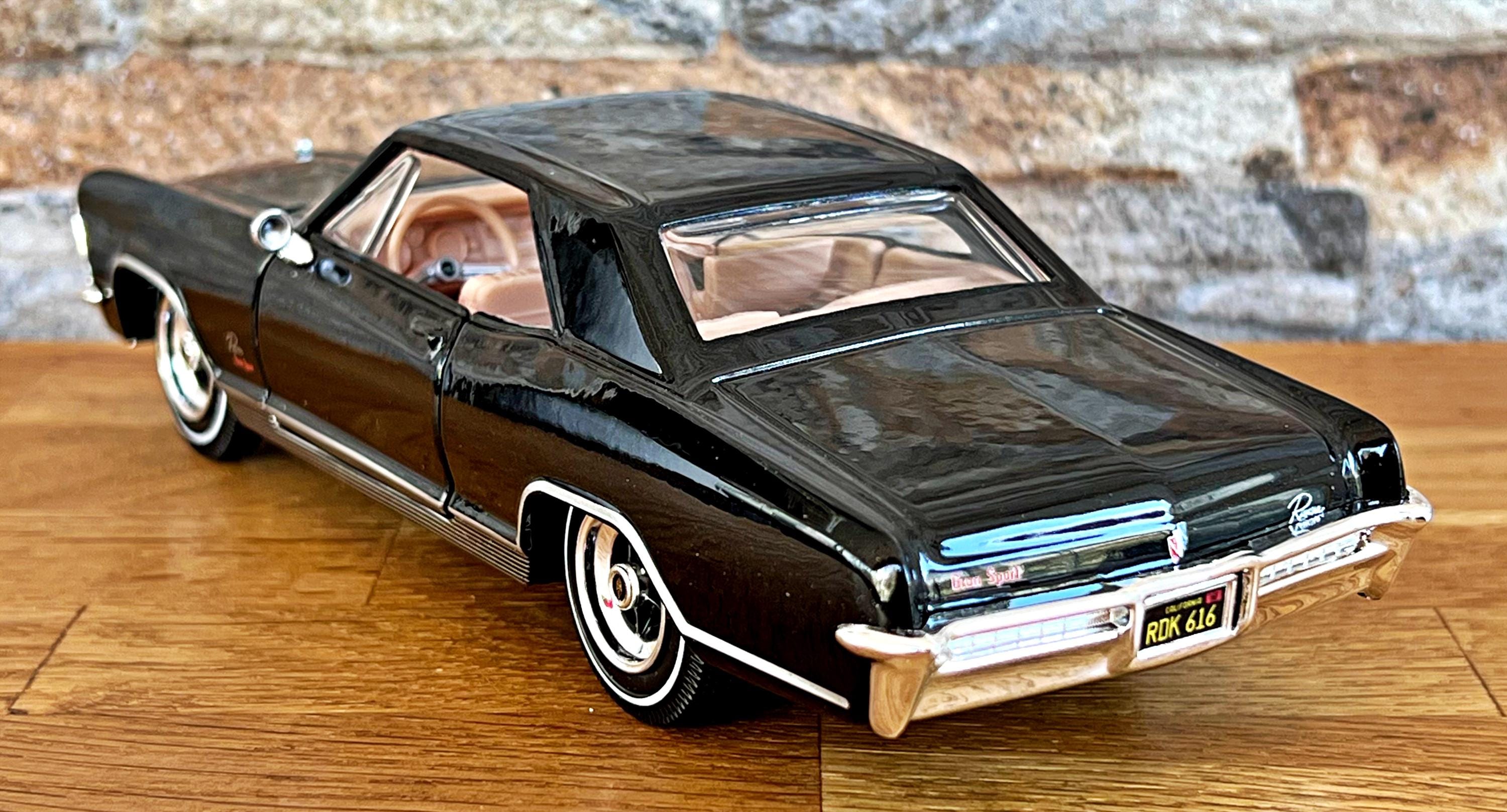 1965 Buick Riviera Gran Sport, Model Car, Diecast Car, 1/26 Scale