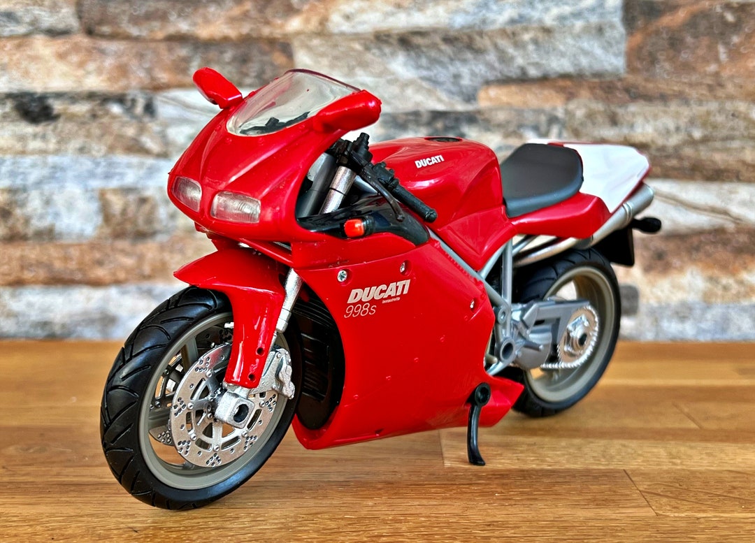 1/12 Minichamps Ducati Desmoquattro 996R Monoposto Red