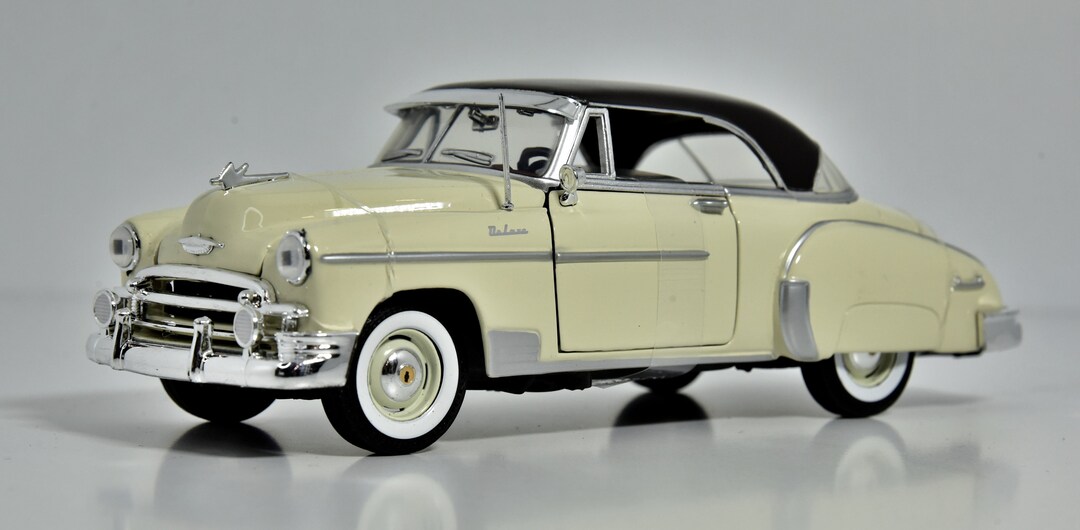 1950s Chevrolet Bel Air ビンテージ　ラジオ　シボレー 17点の1954 Chevrolet Bel Airのストックフォト、写真、画像 - Getty