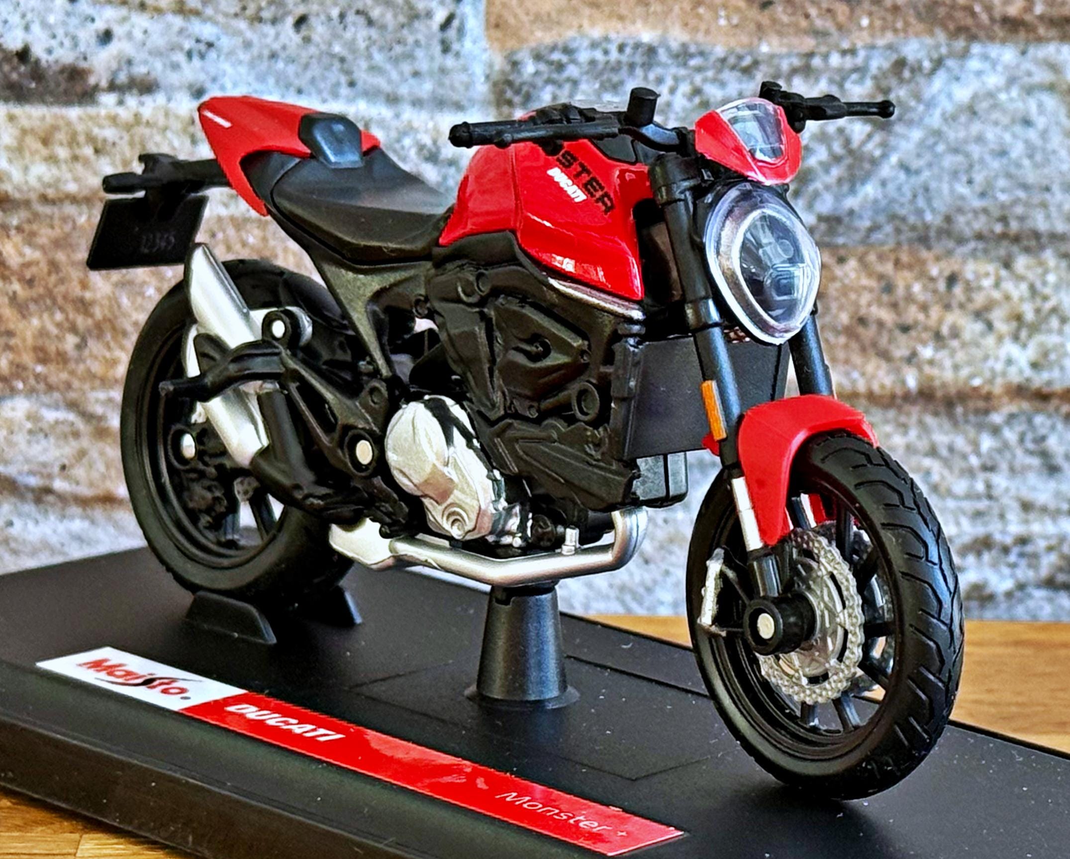 Ducati Monster , Scale !/18 Model Motorcycle, 1/18 Diecast