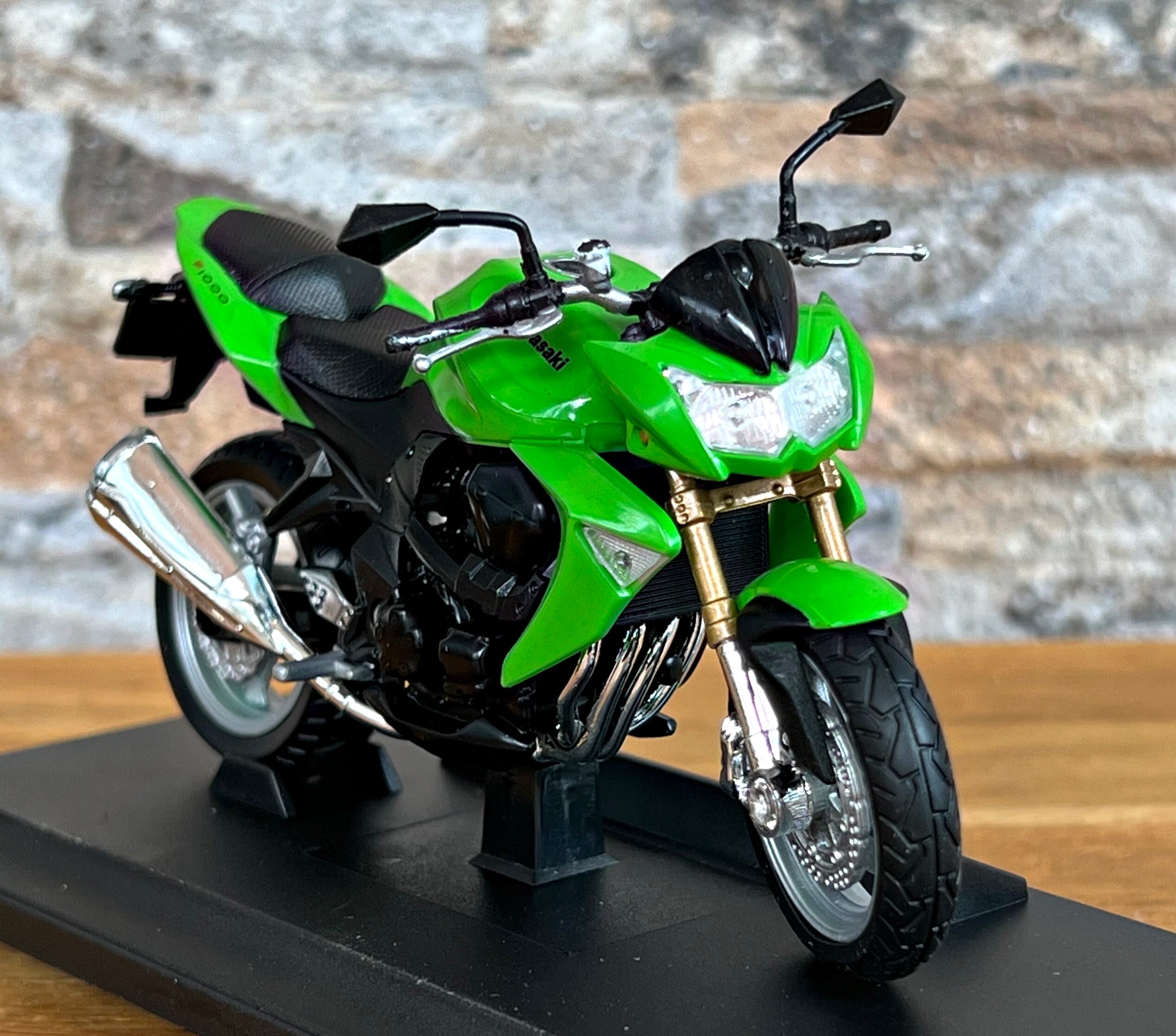 Kawasaki Z 1000 , Scale 1/18 Diecast Model Motorcycle, 1/18 Die