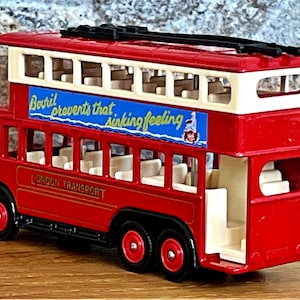1928 Karrier E6 Trolley Bus , Vintage diecast bus, model bus, old classic bus, Die cast Collection item, Die cast model, Bus model
