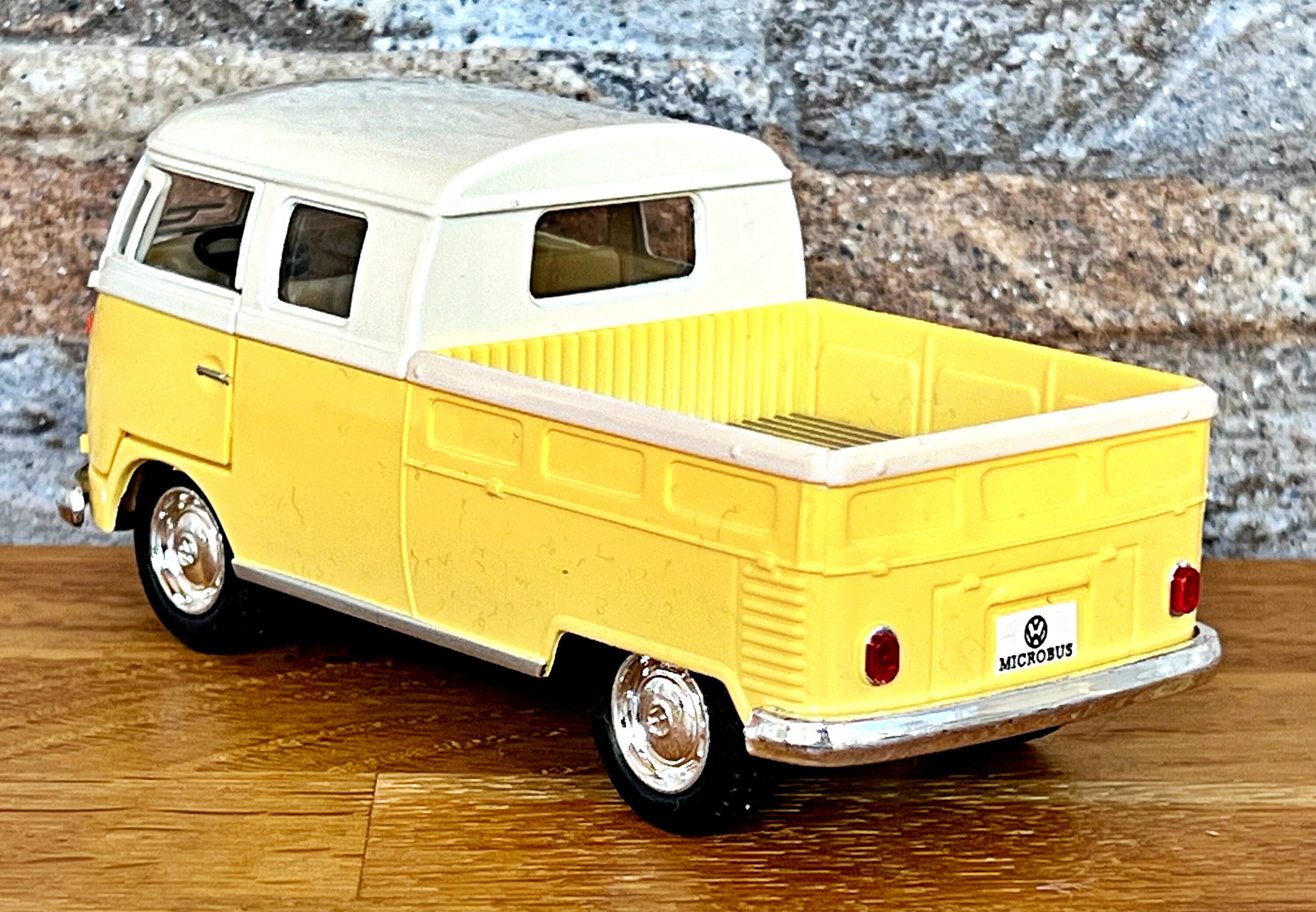 1963年 VOLKSWAGENBUS PICKUP Jeda VDUBS Jada 1963 Volkswagen Bus Pickup Truck Diecast Toy, Matt
