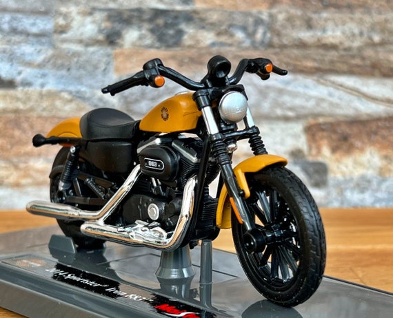 Harley Davidson 2014 Sportster Iron 883 Scale 1 18 Model