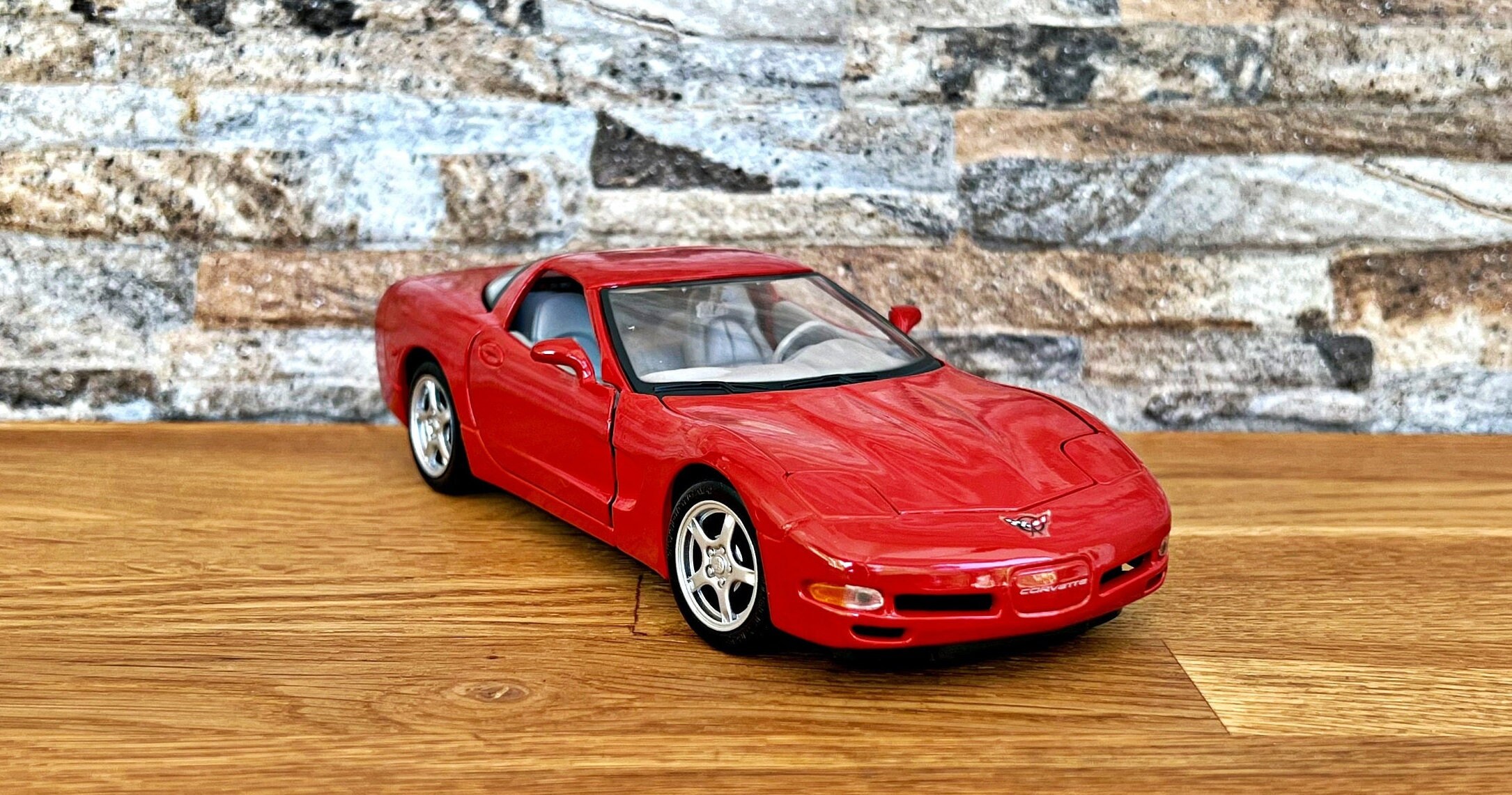 CHEVROLET　イタリア製　シボレー　コルベット1/24 スケール　1997 コルベット 1997 | ヴィンテージ モデルカー | 1/24 ダイ