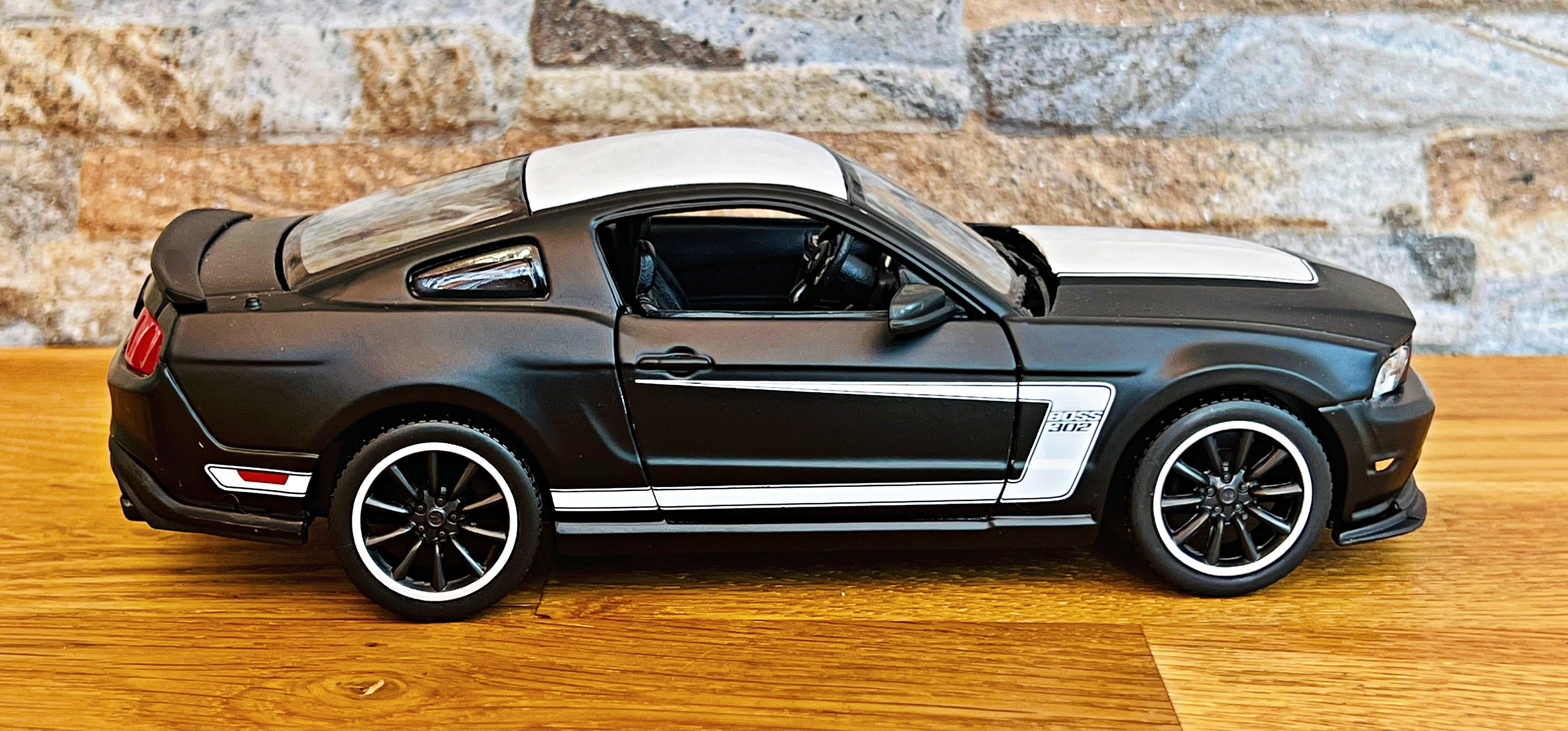 Ford Mustang Boss 302 | Model Car | 1/24 Diecast Car | 1/24