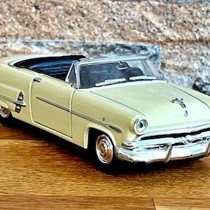 Ford Crestline Sunliner 1953 | Vintage Model car | Diecast car | Car Model | Die Cast Car | 1/36 scale model car | Ford Diecast |*Discounted