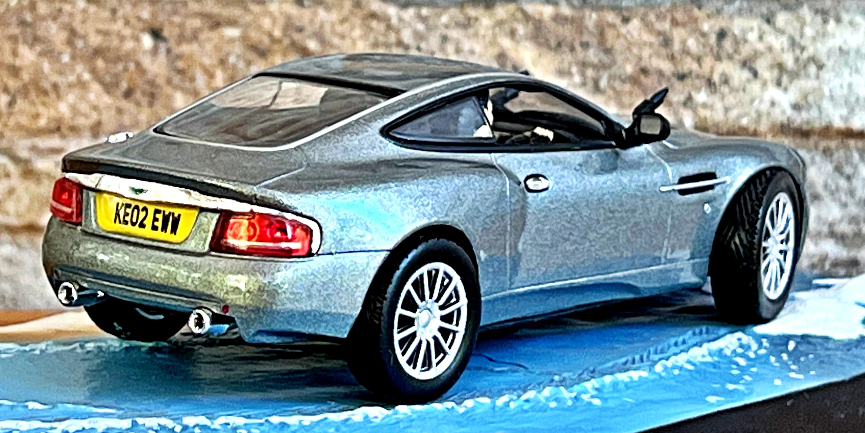 Aston Martin V12 Vanquish, 007 James Bond Collection, Vintage
