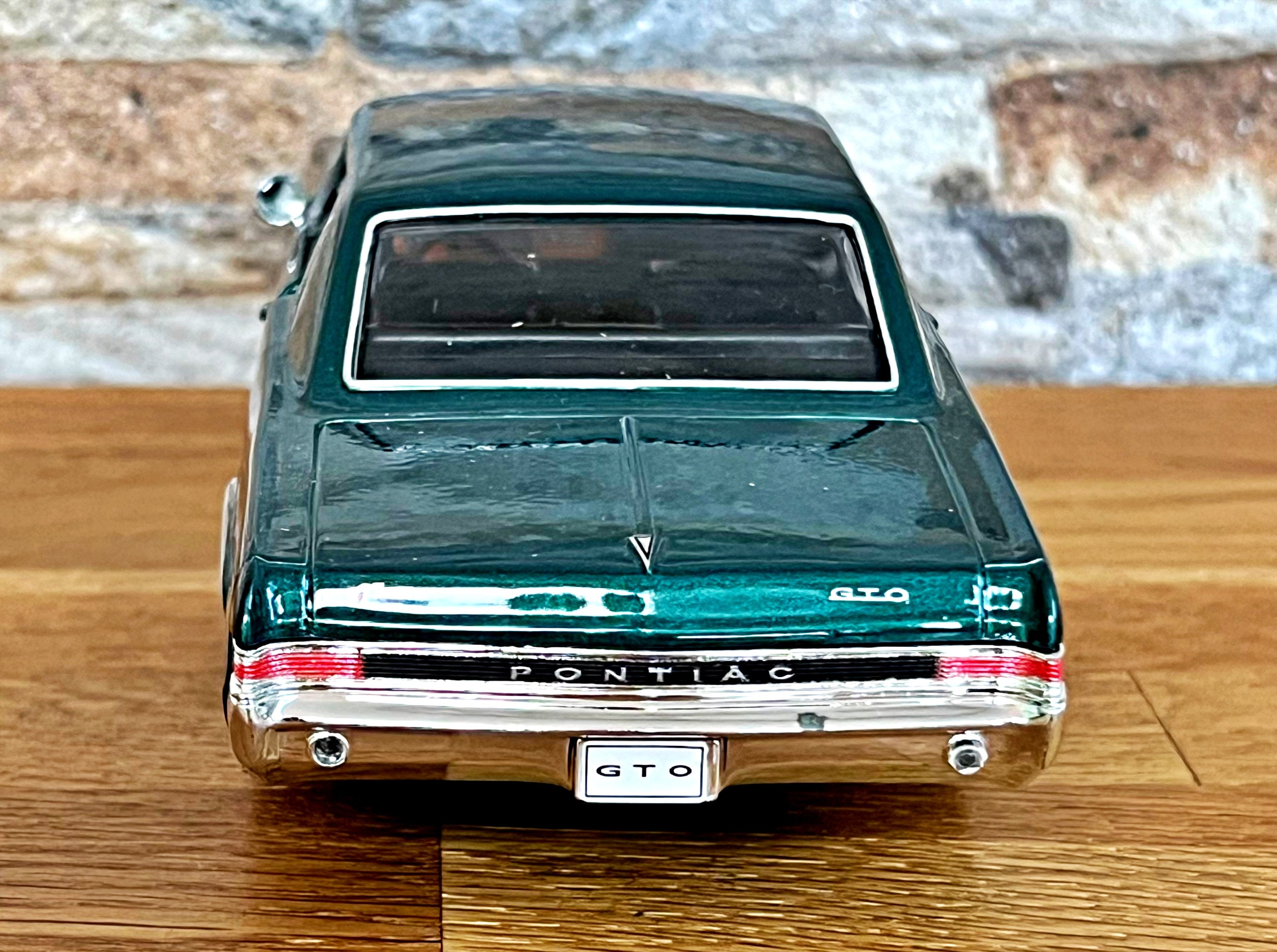 Pontiac GTO 1965 | Vintage Model Car | 1/24 Diecast Car | 1/24