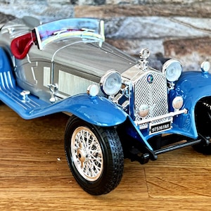 Alfa Romeo 8C 2300 Spider Touring 1932, Model Car, Diecast car, 1/18 scale model car, vintage model car , car model, die cast car, 30s, Alfa