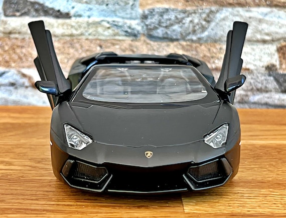 Lamborghini Aventador LP 700-4 Roadster | Model Car | Diecast Car