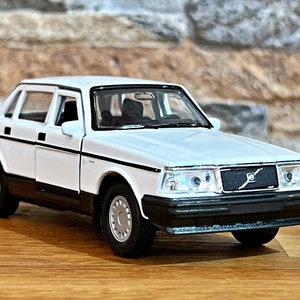 Volvo 240 GL, modello di auto, auto pressofusa in scala 1/36, modello di auto vintage 1:36, oggetto da collezione pressofuso, auto da collezione, modello di auto Volvo