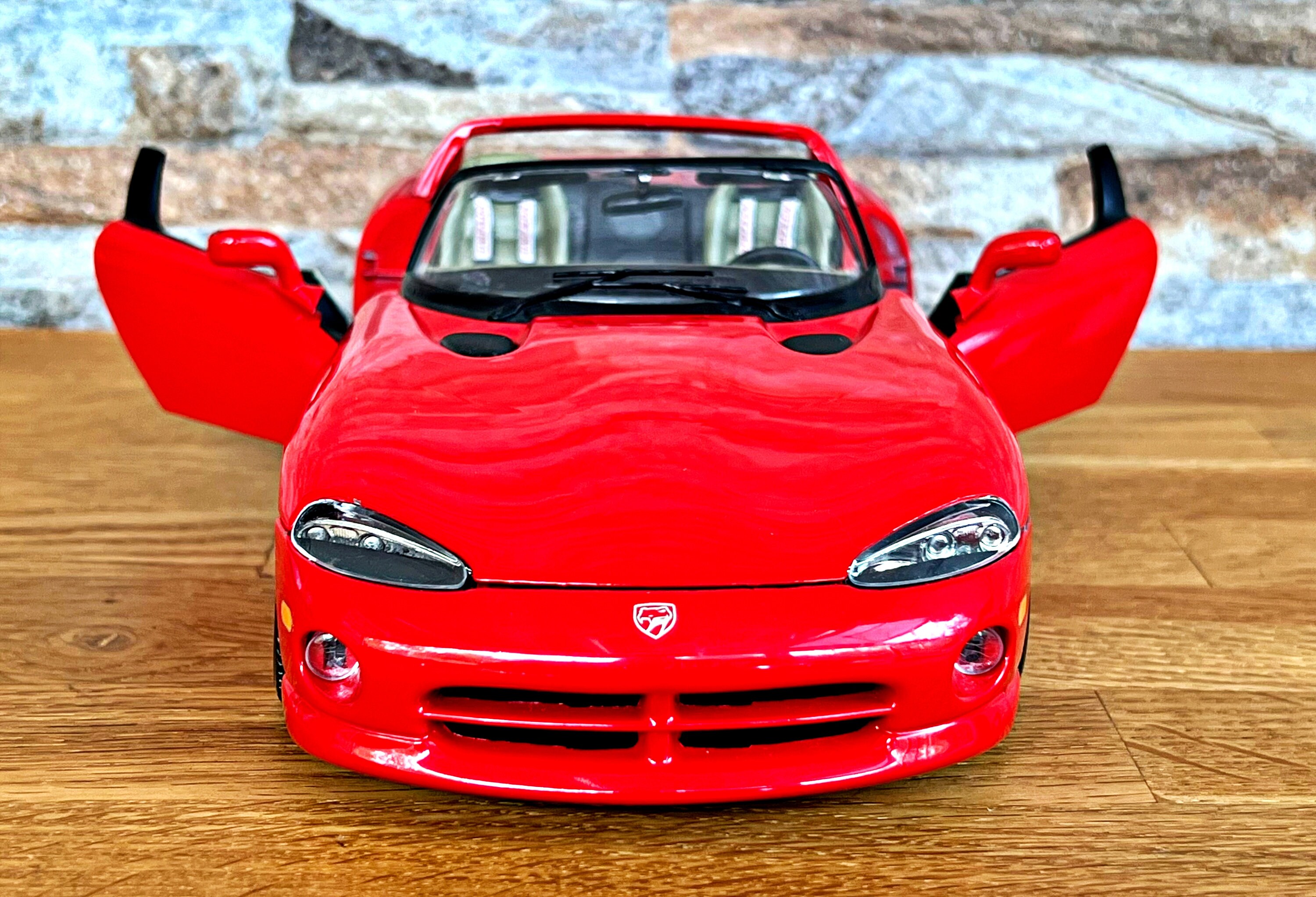 Dodge Viper RT/10 1992 | Vintage Model Car | Diecast Car | 1/18
