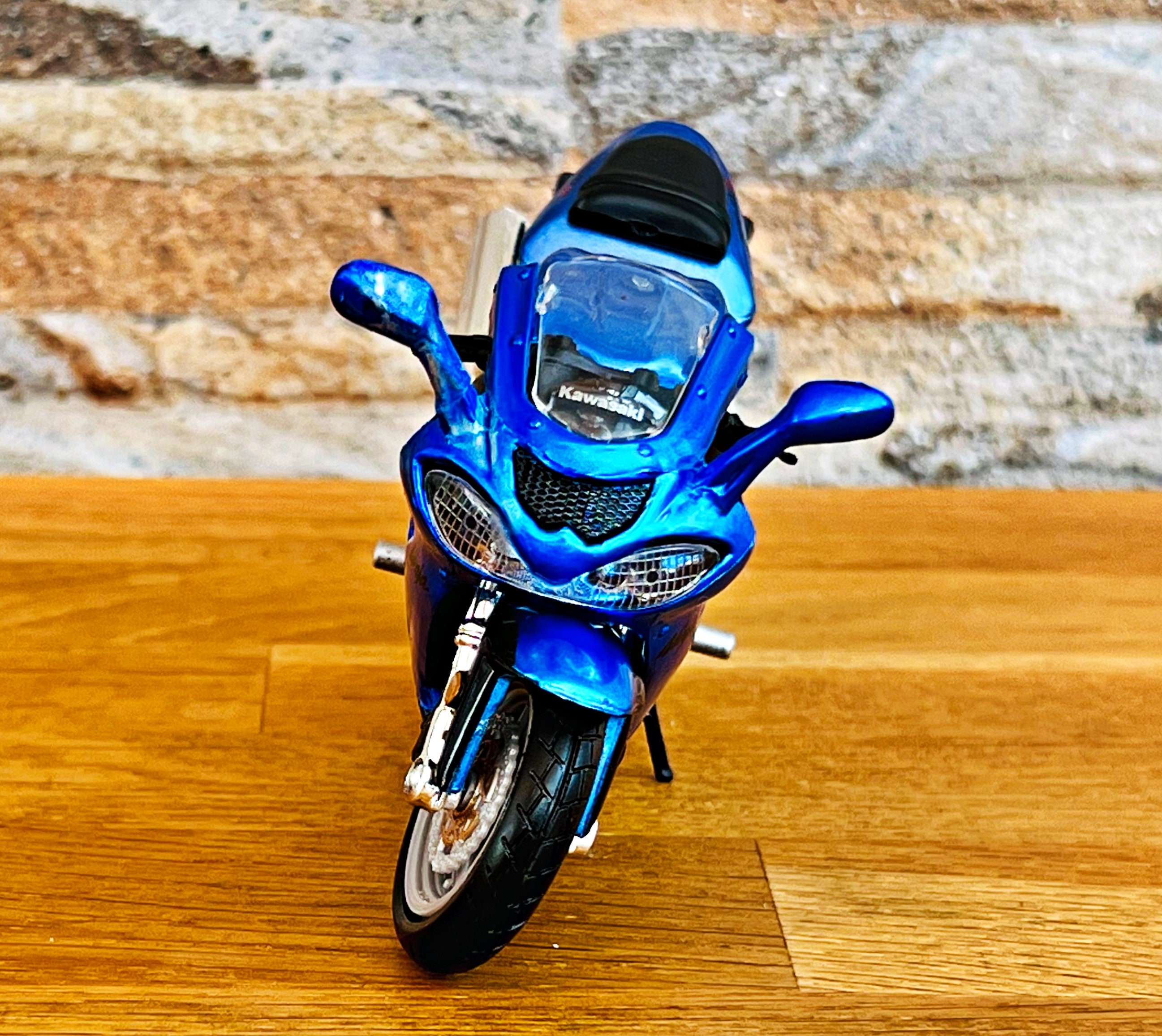 Kawasaki Ninja ZX10 | Scale 1/18 Diecast Model Motorcycle