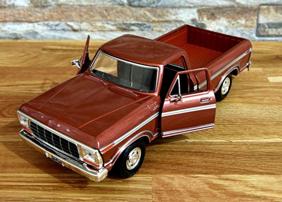 Ford F-150 Custom Truck 1979 , 1/24 Scale Model Car , Die Cast Car