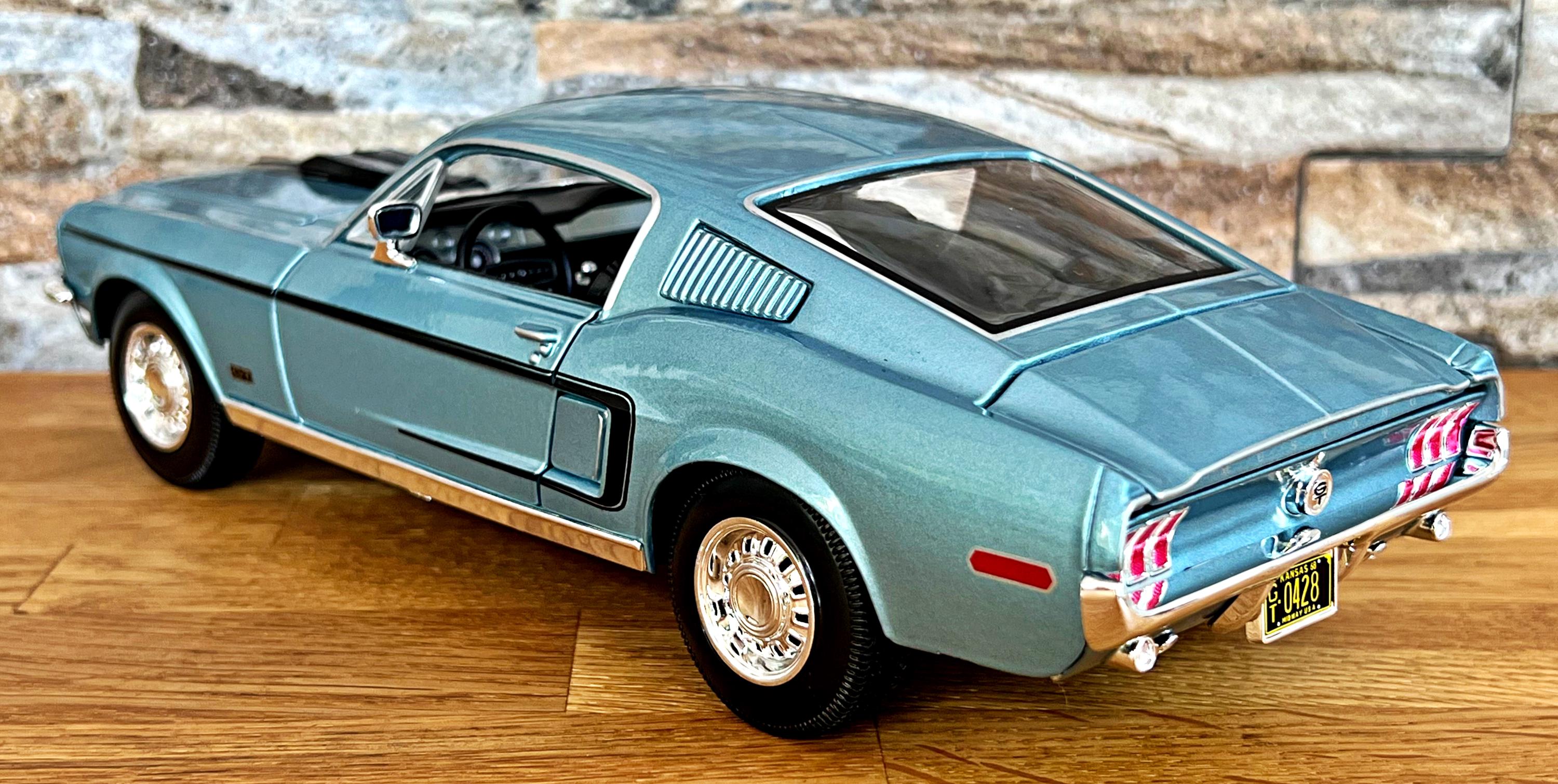 ダイキャスト　1/18 Ford マスタングGT CCA 1/42 2018 フォード マスタング GT ダイキャスト合金モデル