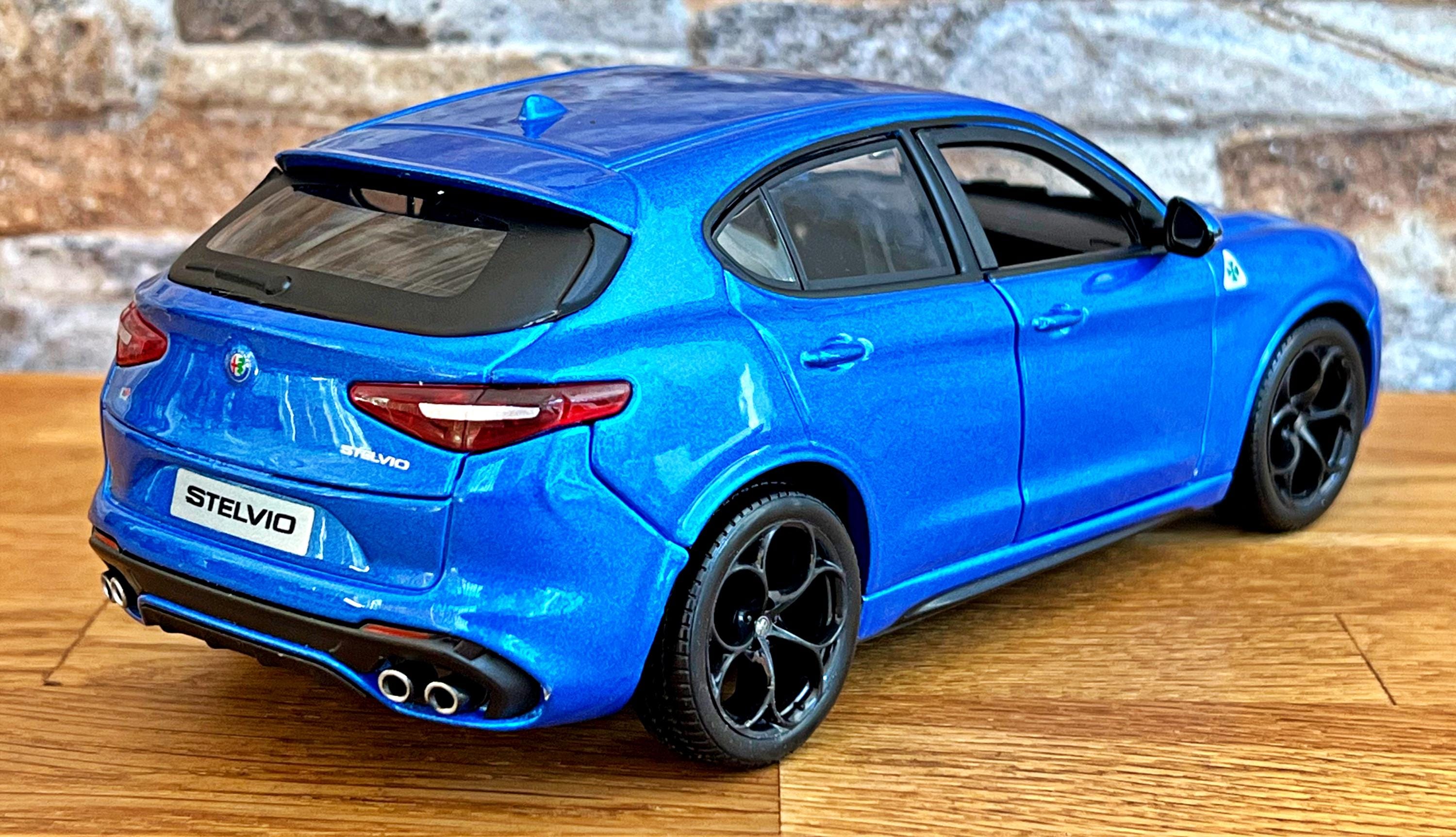 Modellino auto Burago ALFA ROMEO STELVIO modellismo statico diecast