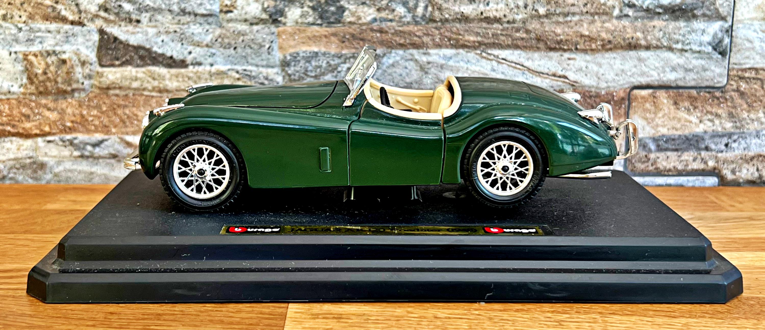 Jaguar XK120 Roadster 1948 | Vintage Model Car | Scale 1/24