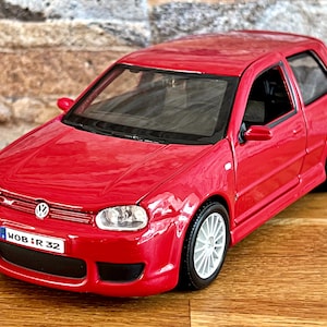 Volkswagen Golf R32 | Model Car | Diecast car | 1/24 scale model car | car model | Collection item | Die cast model | VW Golf