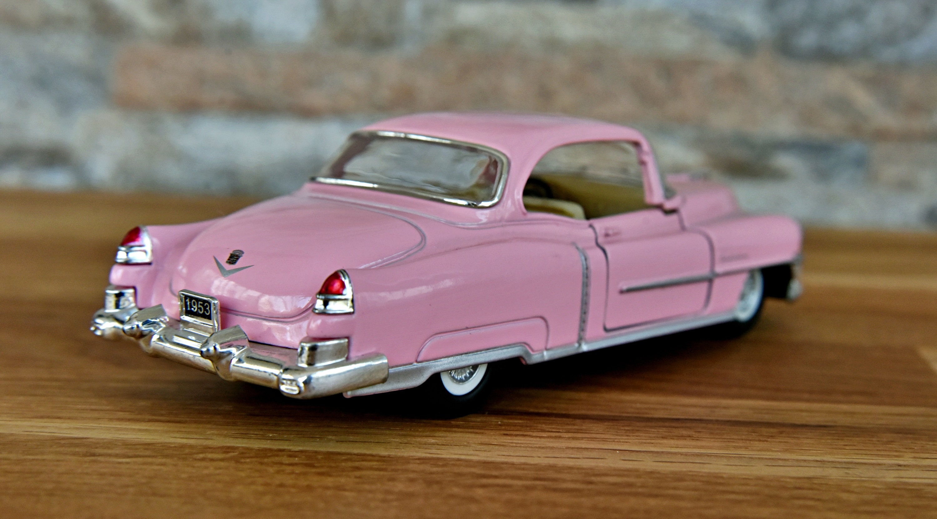 Cadillac série 62 coupé de ville 1961 rose - KK Scale