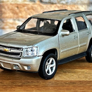 Chevrolet Tahoe 2008 , scale 1/38 model car, Collection car, Car model metal, 1/38 scale model, 1/38 diecast car, model car