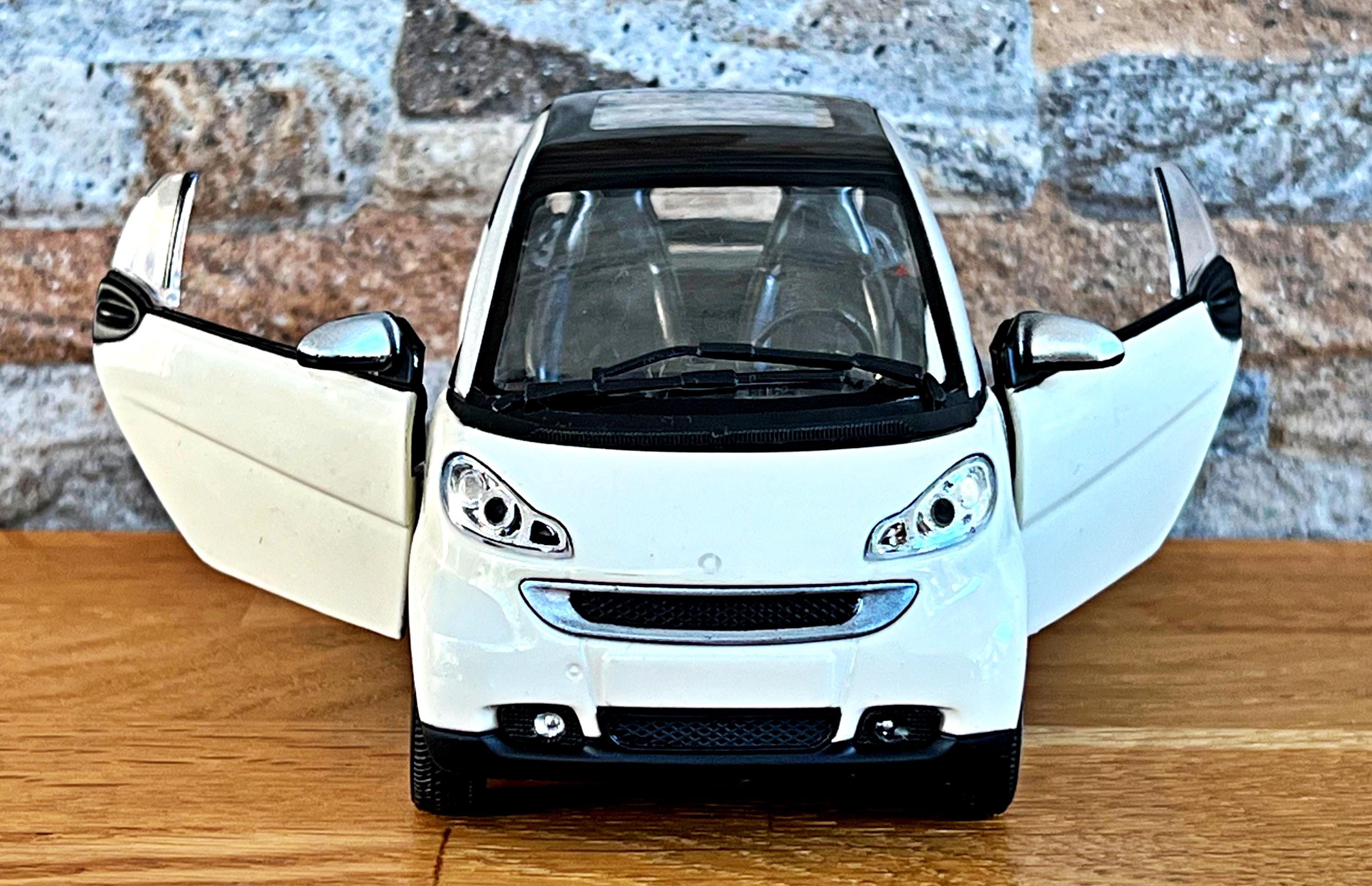 Smart Fortwo | Model Car | Diecast Car | 1:24 Scale Model Car
