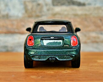 Miniature Welly 1:38 - MINI Cooper Avec Caravane - Voiture Diecast Neuve
