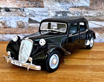 Franklin Mint 1951 Citroen 2CV Silver 1:24 Scale Diecast Model Car
