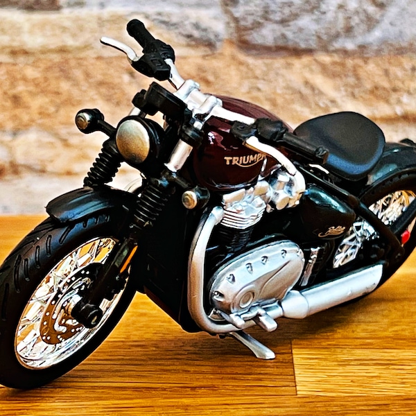 Triumph Bonneville Bobber  Motorcycle, scale 1/18 Diecast motorcycle, 1/18 die cast, model motorcycle, Triumph Diecast Model