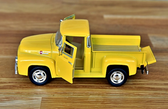 激模レア！ 今だけ‼︎ 模型車 フォード F100 フォード F-100 ピックアップ 1956、1/38 スケール モデルカー、ダイ