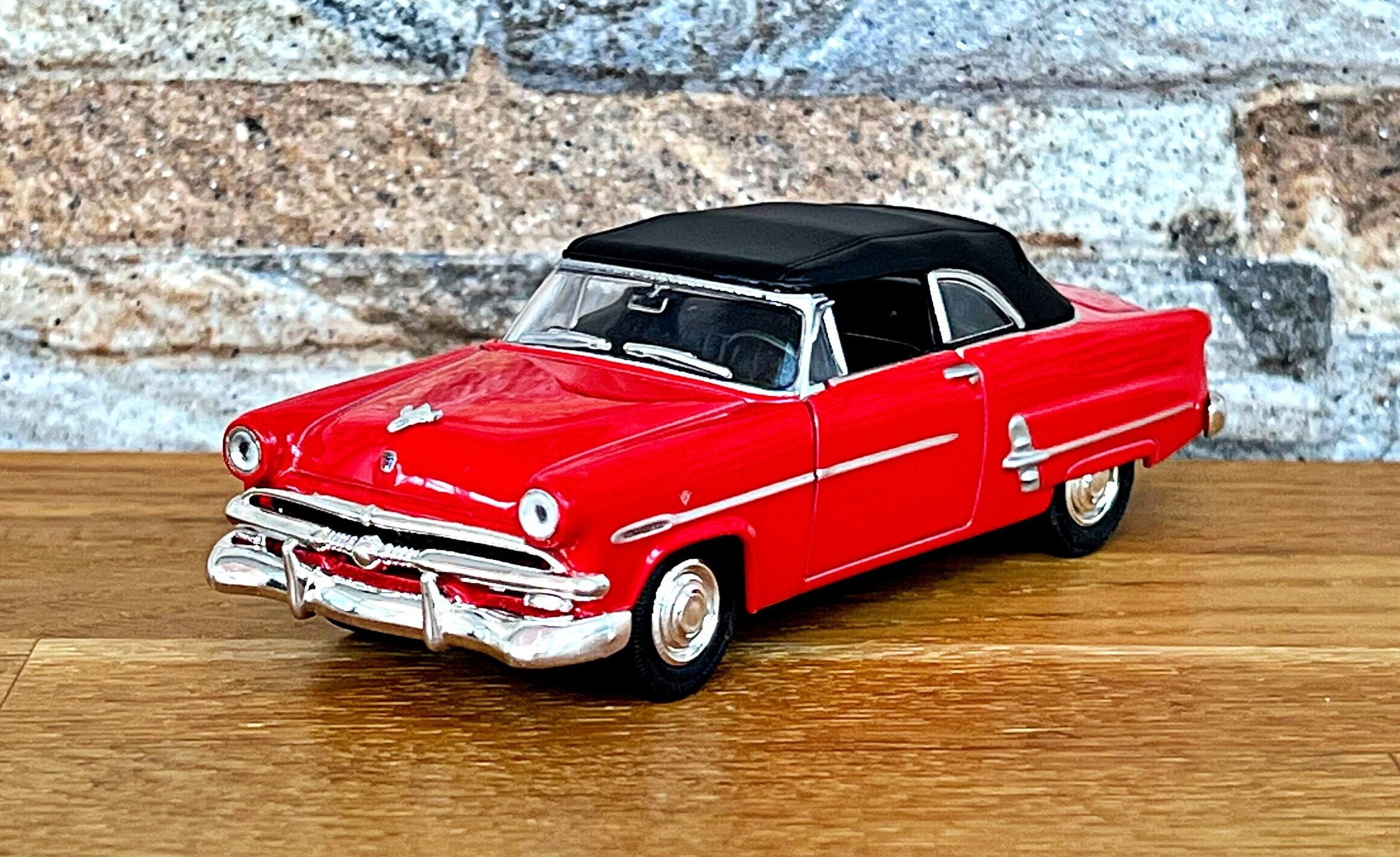 Collector's Classics 8356 Ford Sunliner 1953 Rouge 1/43 Proche Neuf Boite