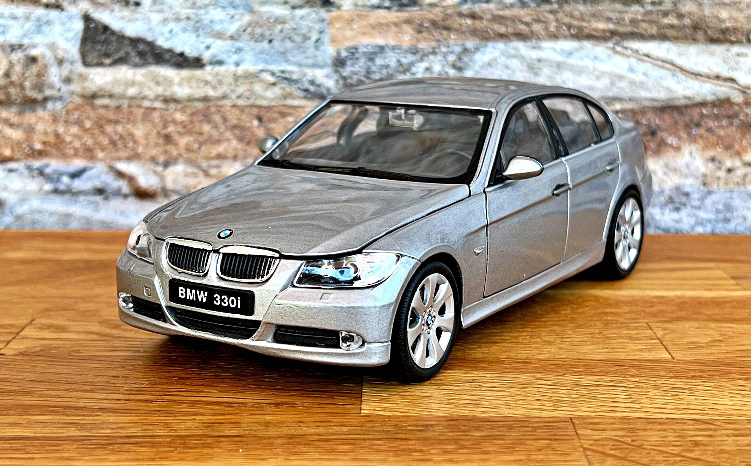 BMW 330i | 1/24 Scale Model Car | 1:24 Diecast Car Model | Die