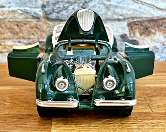 Jaguar XK120 Roadster 1948 | Vintage Model Car | Scale 1/24