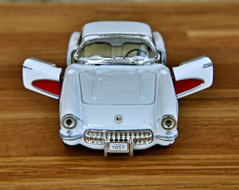 シボレー コルベット 1957、ダイキャスト モデルカー、1/34 スケール